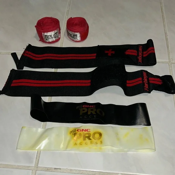 Hand wraps, wrist wraps and resistance bands - Picture 1 of 9